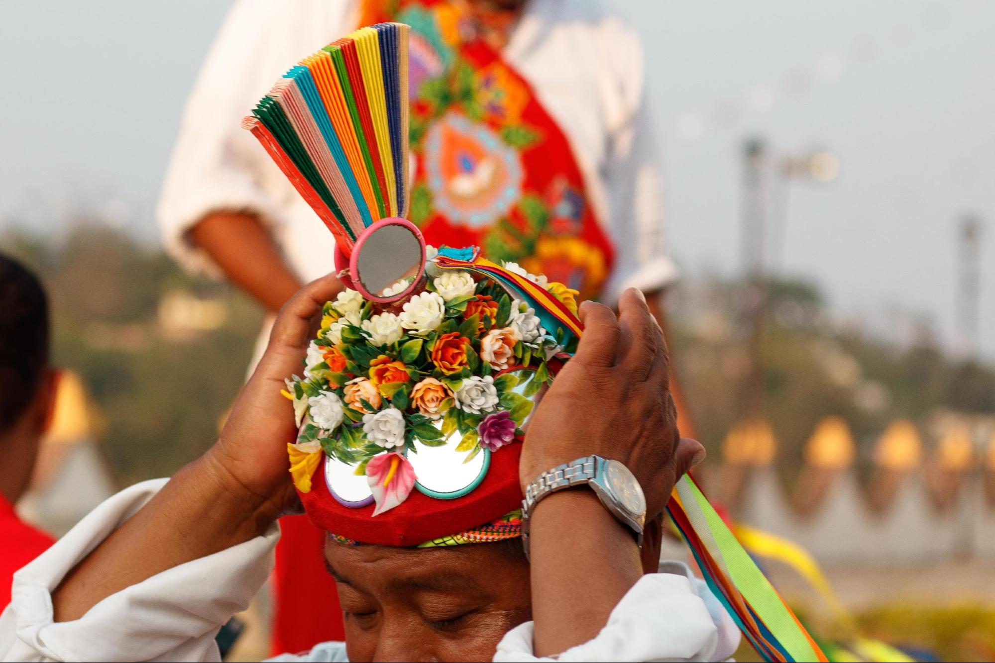 Uso de textiles de los pueblos originarios: Los Voladores de Papantla