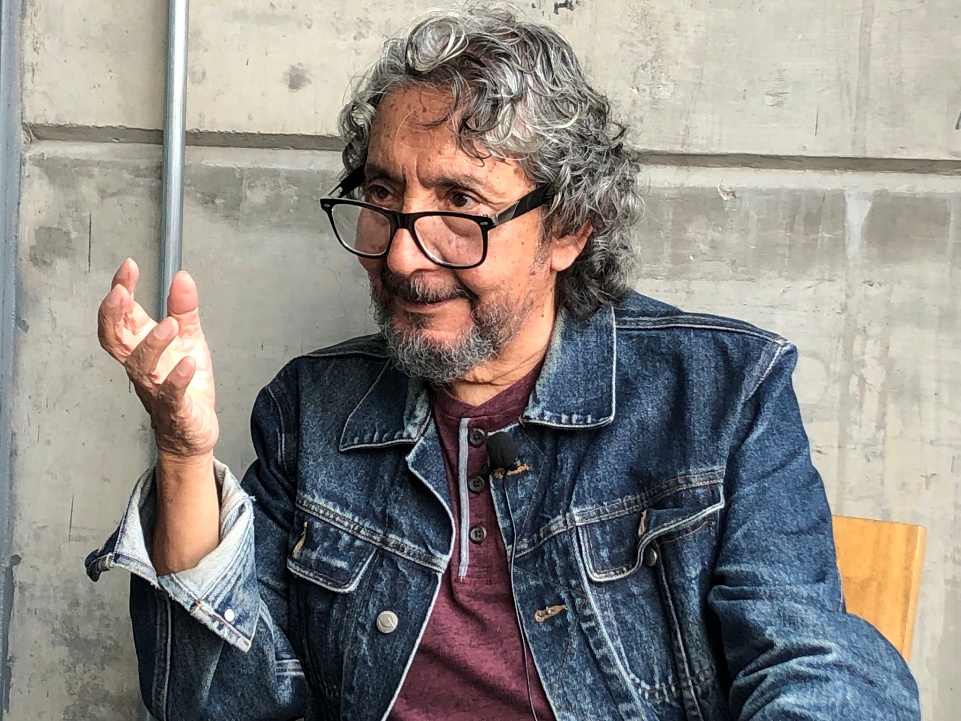 Hombre con barba y lentes El contenido generado por IA puede ser incorrecto.