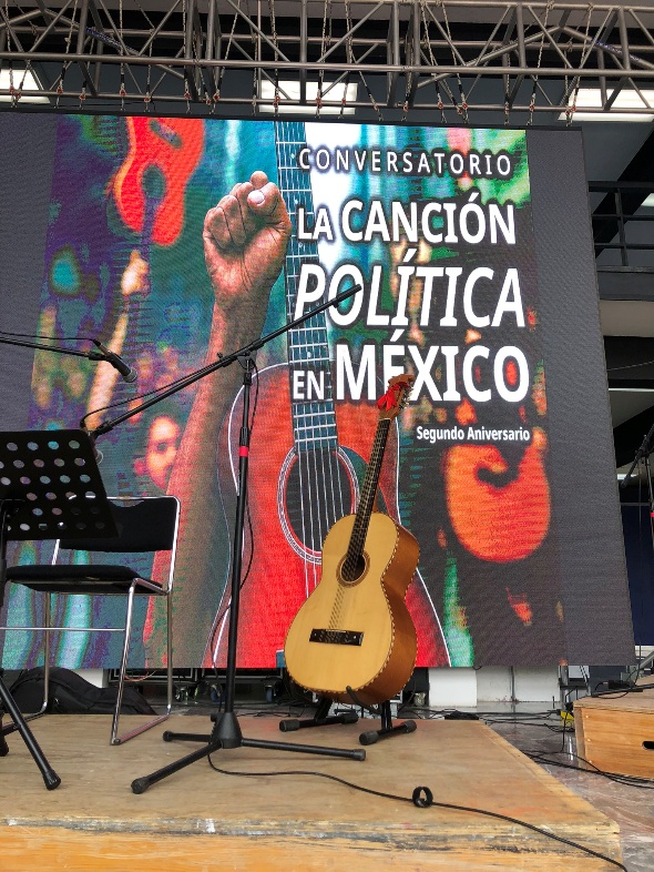 Imagen que contiene edificio, hombre, tabla, jugando El contenido generado por IA puede ser incorrecto.