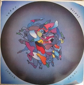 Imagen que contiene interior, monitor, botella, libro El contenido generado por IA puede ser incorrecto.