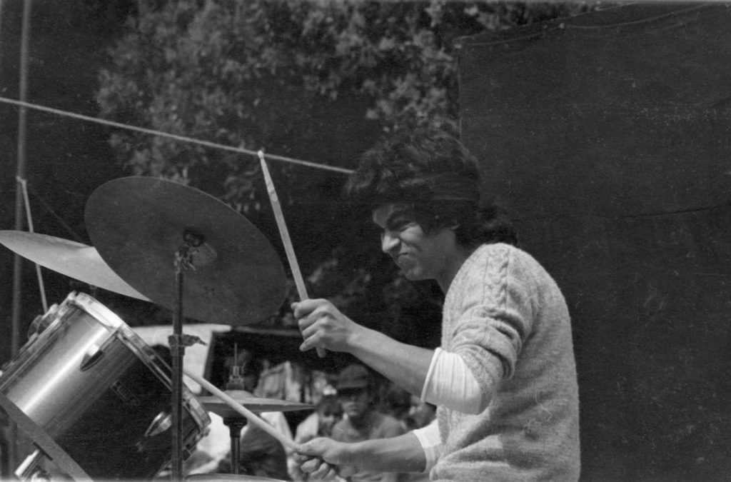 Imagen que contiene persona, exterior, hombre, comida El contenido generado por IA puede ser incorrecto.